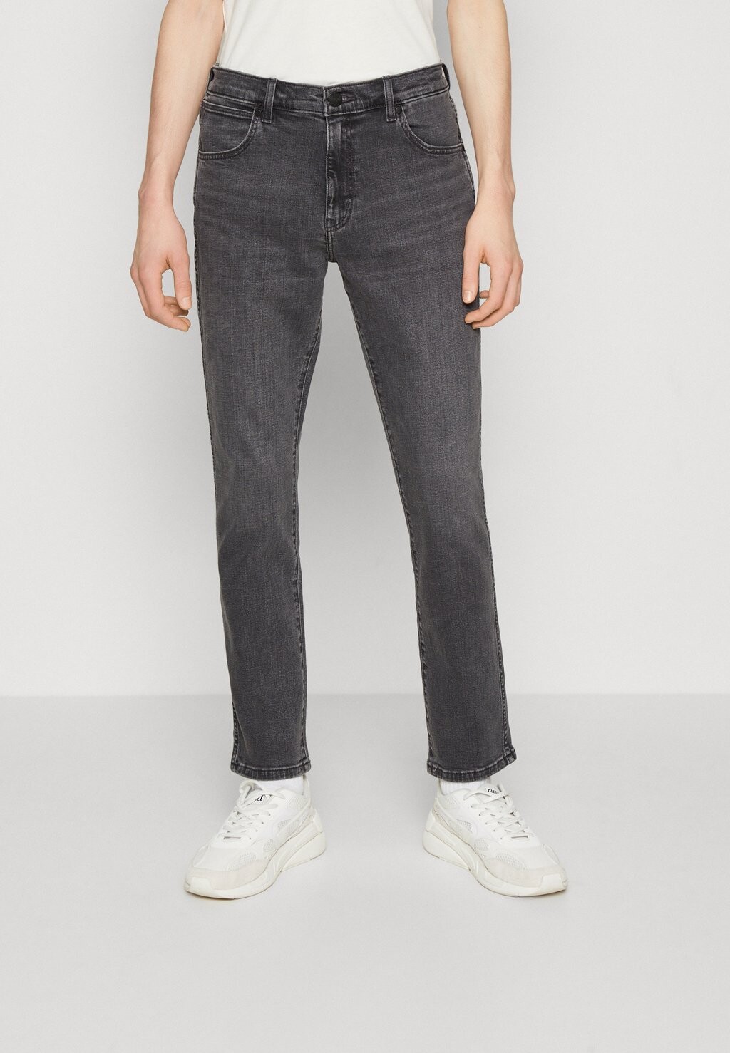 

Джинсы Slim fit Wrangler