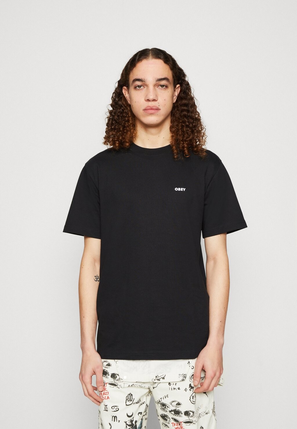 

Базовая футболка Obey Clothing, черный