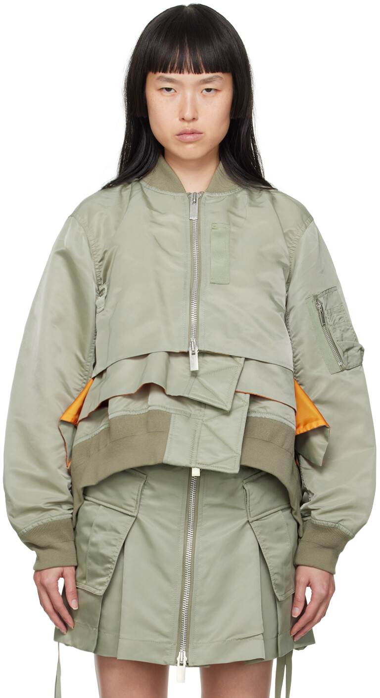 

Светлый многослойный бомбер цвета хаки sacai