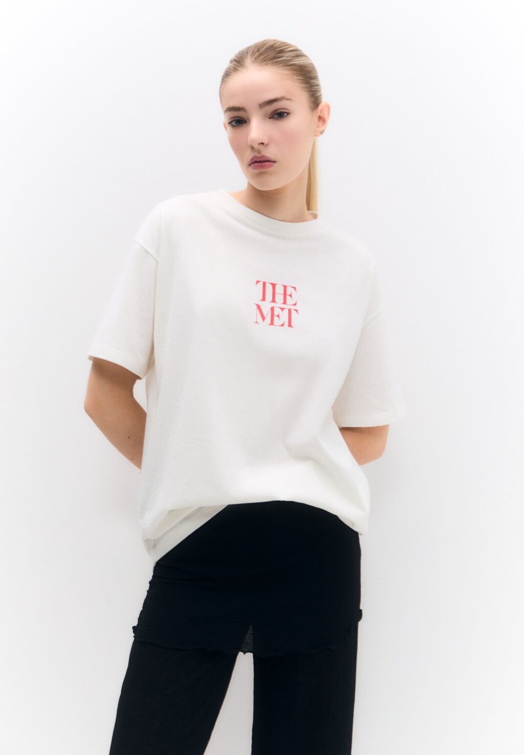 

Футболка с принтом THE MET PULL&BEAR, цвет white