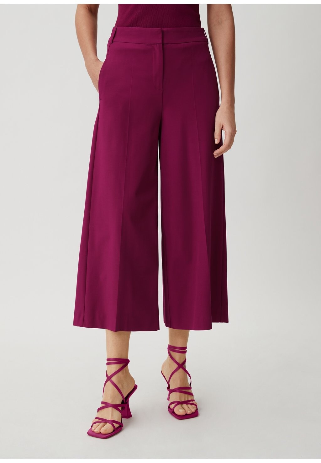 

Брюки LOOSE MIT BÜGELFALTEN comma, цвет fuchsia