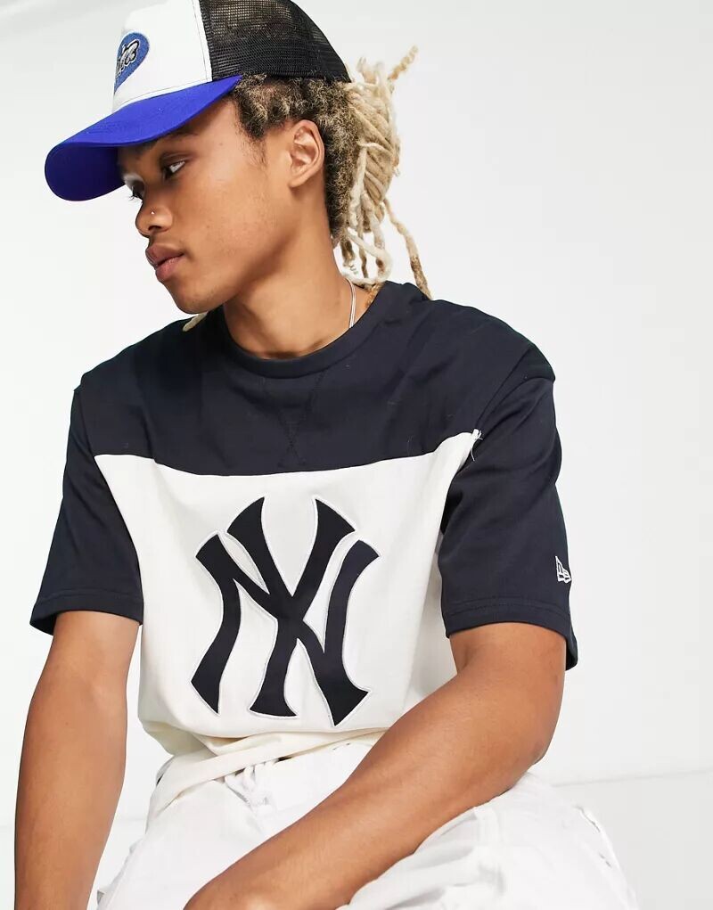 

Белая двухцветная футболка оверсайз New Era New York Yankees эксклюзивно для ASOS