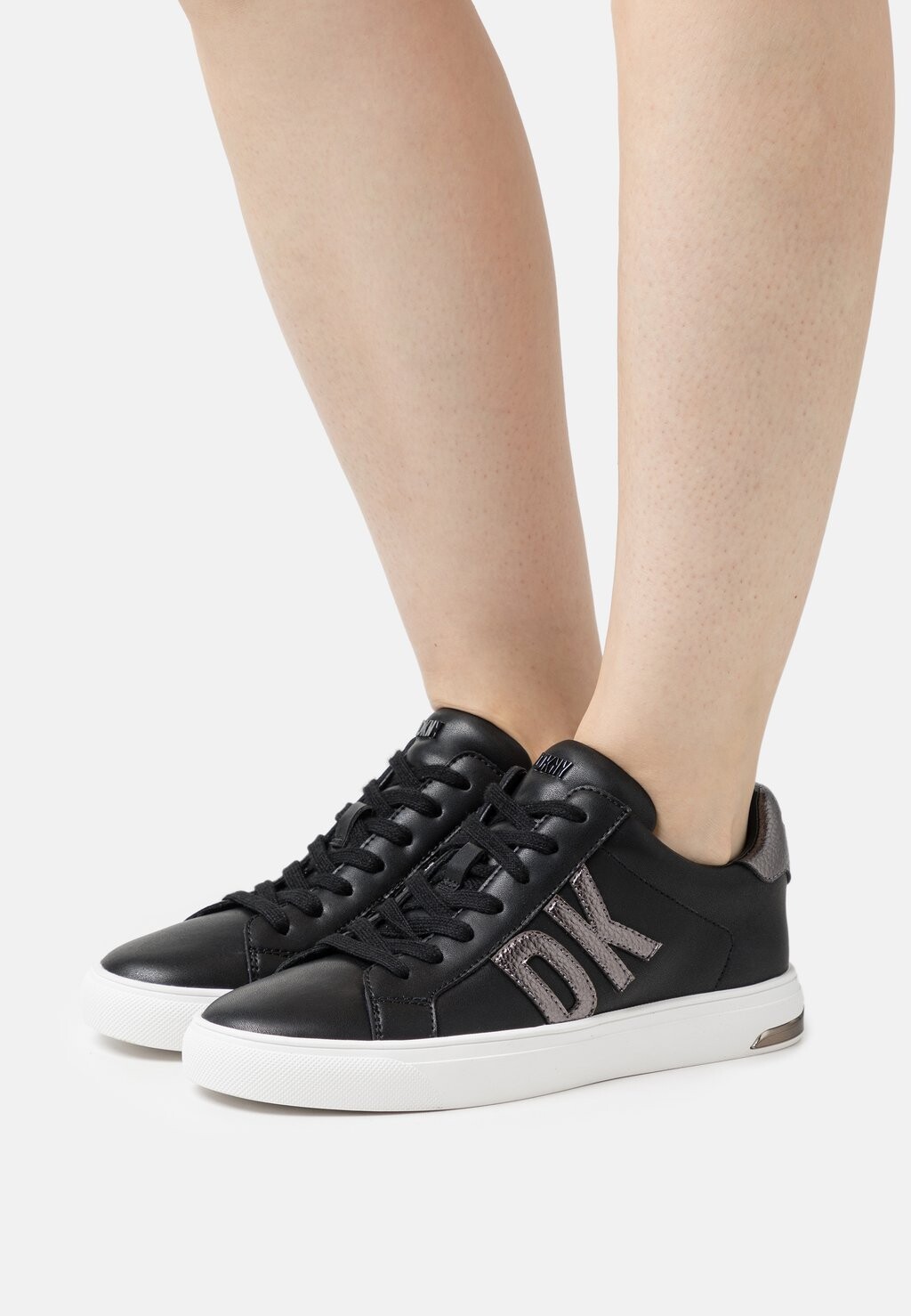 

Низкие кроссовки ABENI LACE UP DKNY, черный