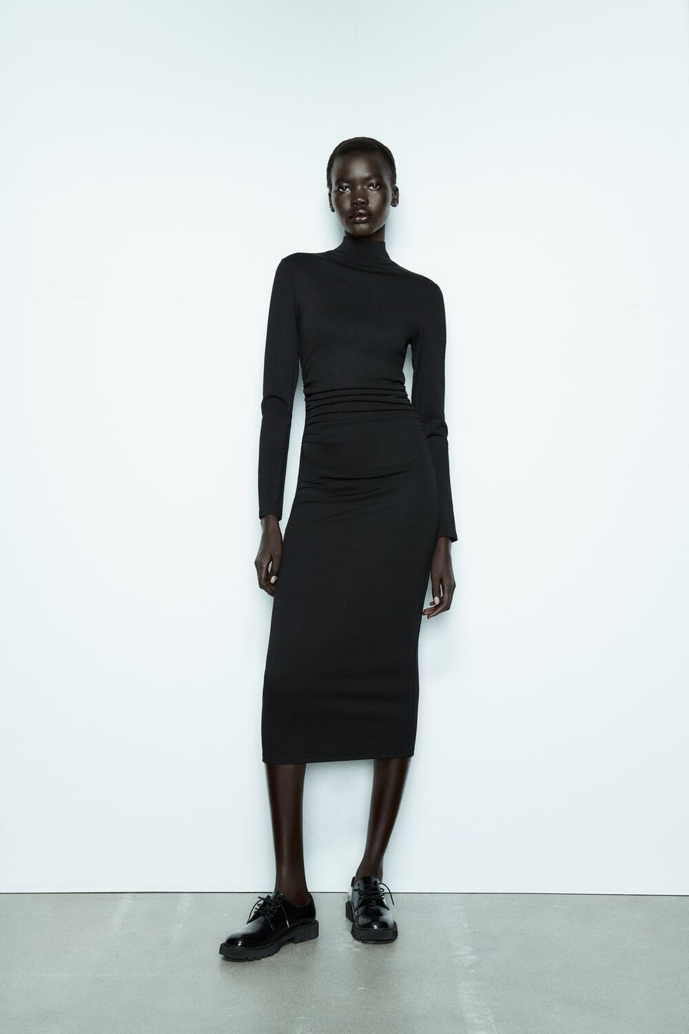 

Платье миди со сборками ZARA, черный