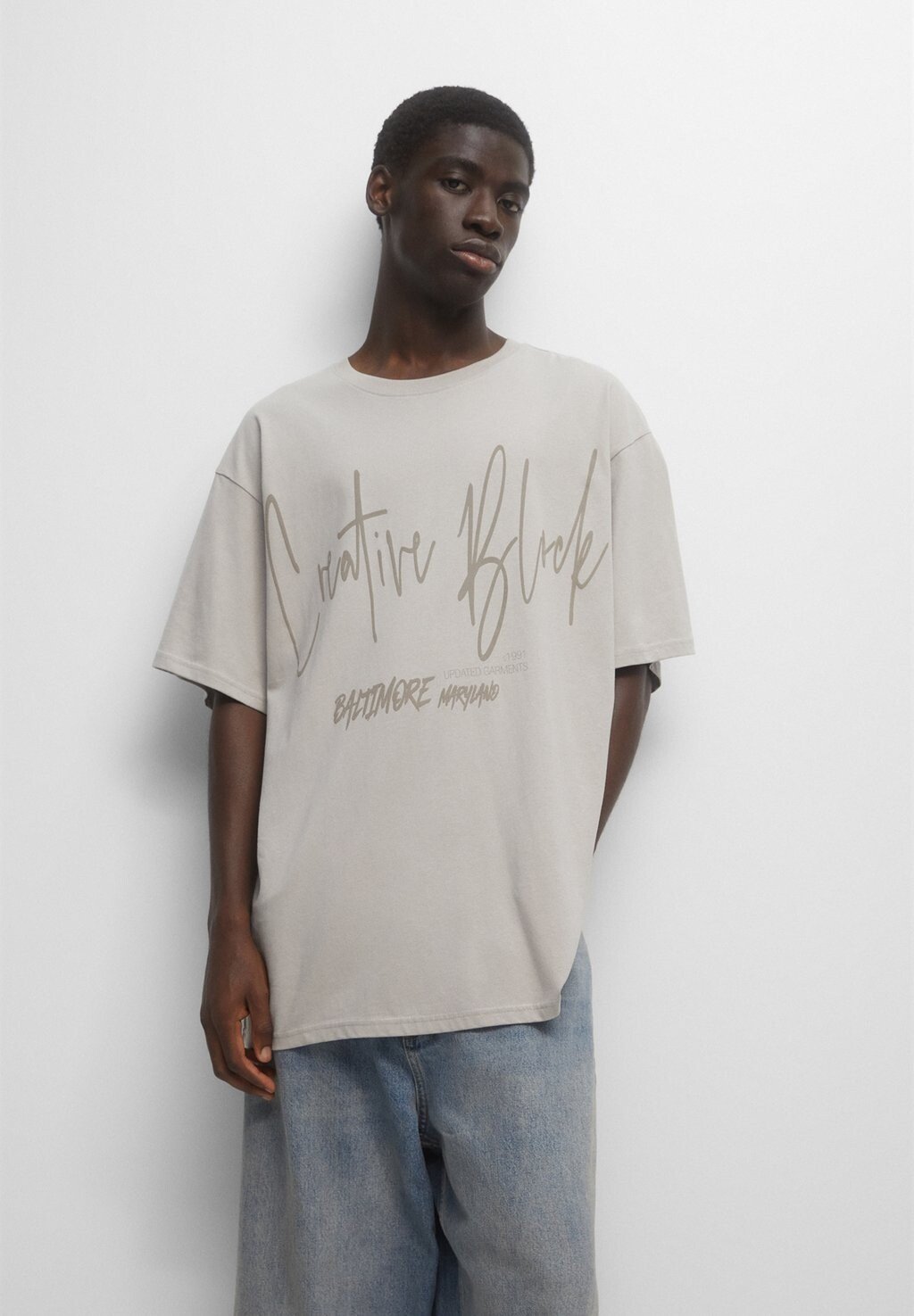 

Футболка с принтом PULL&BEAR, серо-коричневый