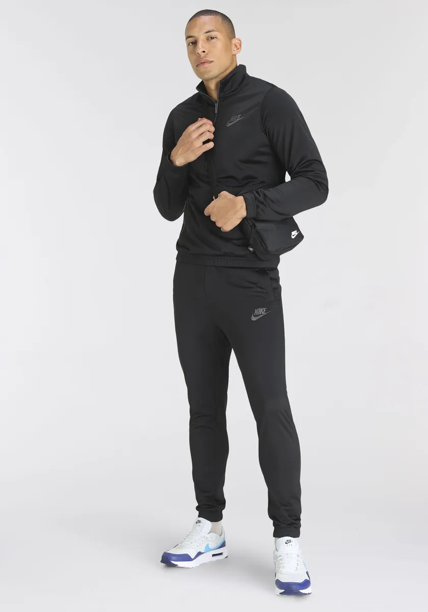 

Спортивный костюм Nike Sportswear "Sport Essentials Men's Poly-Knit Track Suit" (комплект, 2 шт.), цвет Black/Dk Smoke Grey