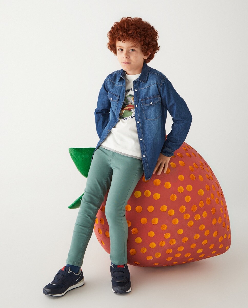

Базовые брюки для мальчика с пятью карманами. Kids El Corte Inglés, зеленый