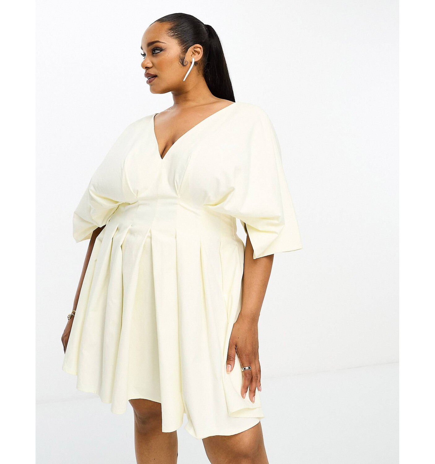 

Платье мини цвета слоновой кости с v-образным вырезом ASOS DESIGN Curve ASOS EDITION