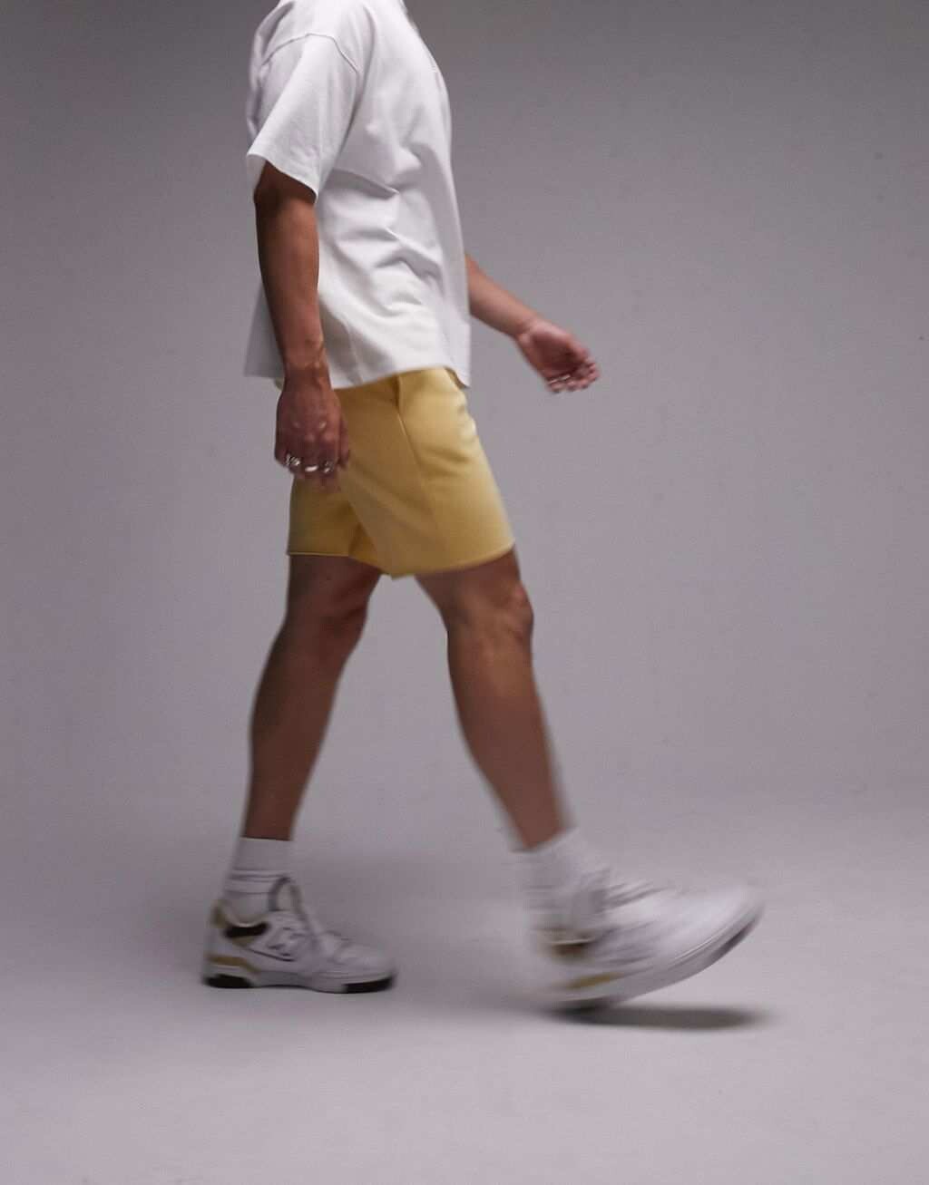 

Желтые классические шорты Topman
