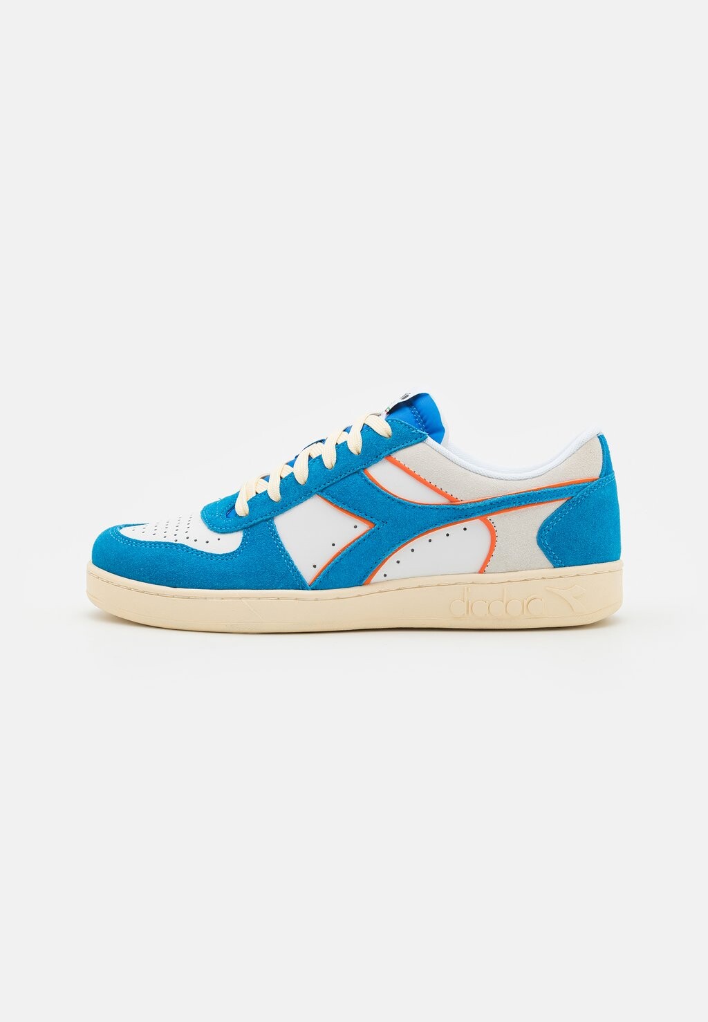 

Кроссовки Diadora