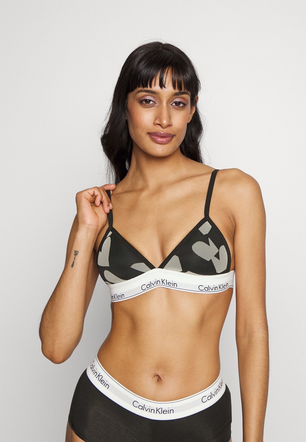 

Бюстгальтер с треугольными чашечками Calvin Klein Underwear, черный