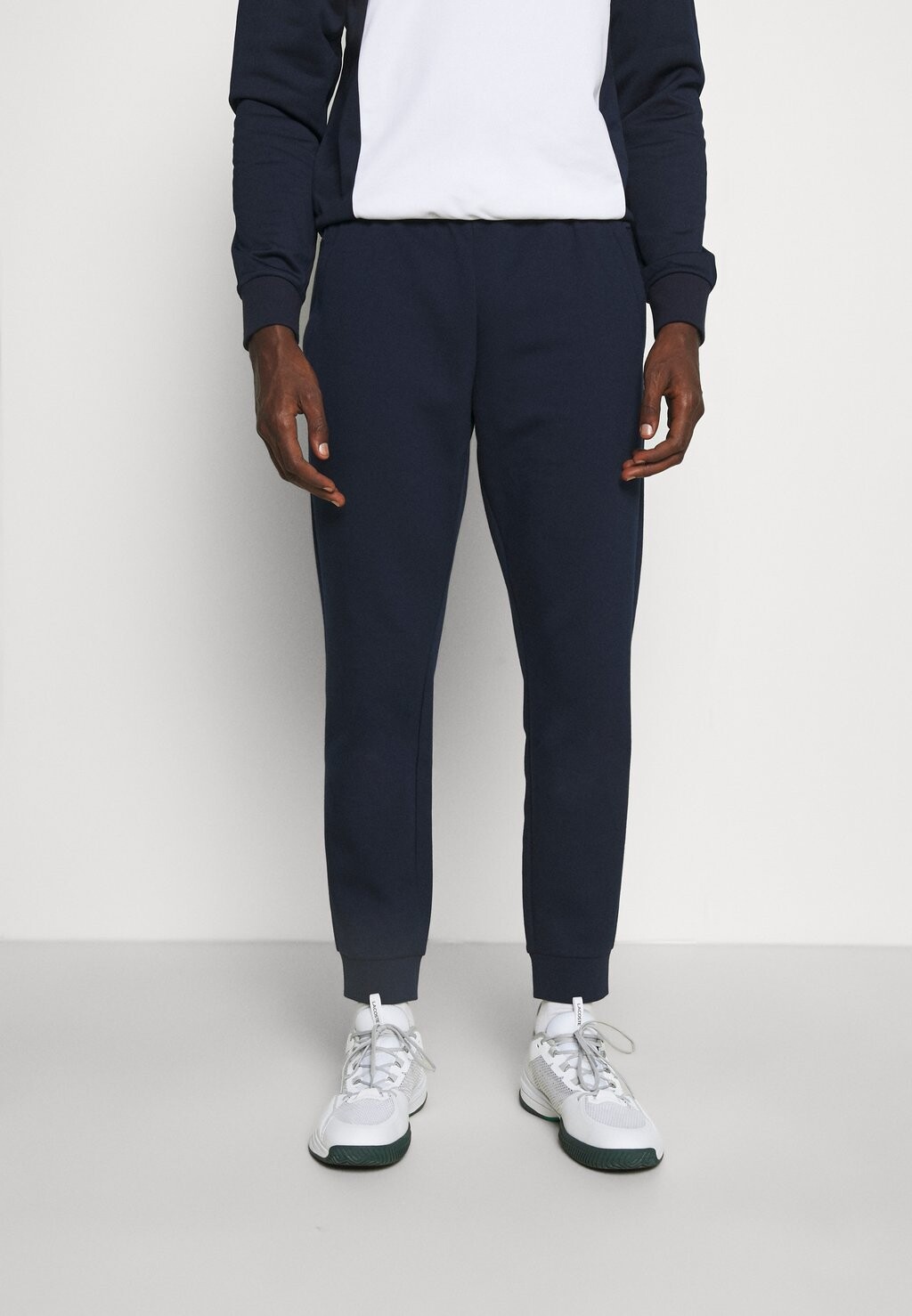

Спортивные брюки Lacoste
