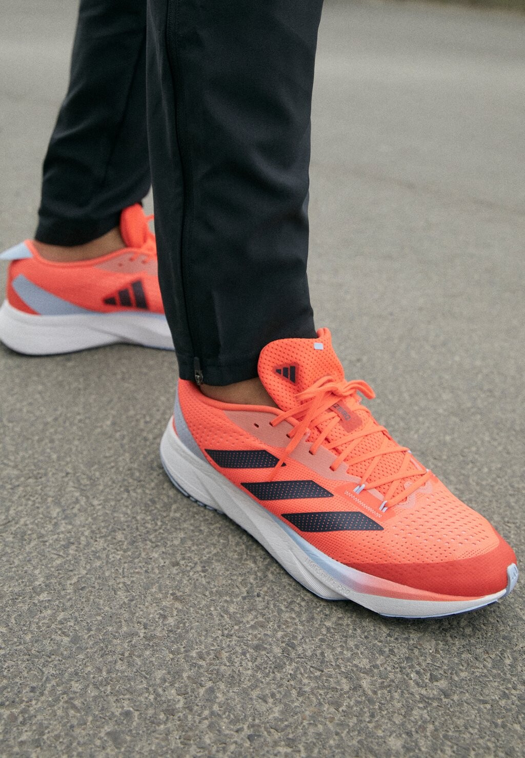 

Кроссовки Adidas