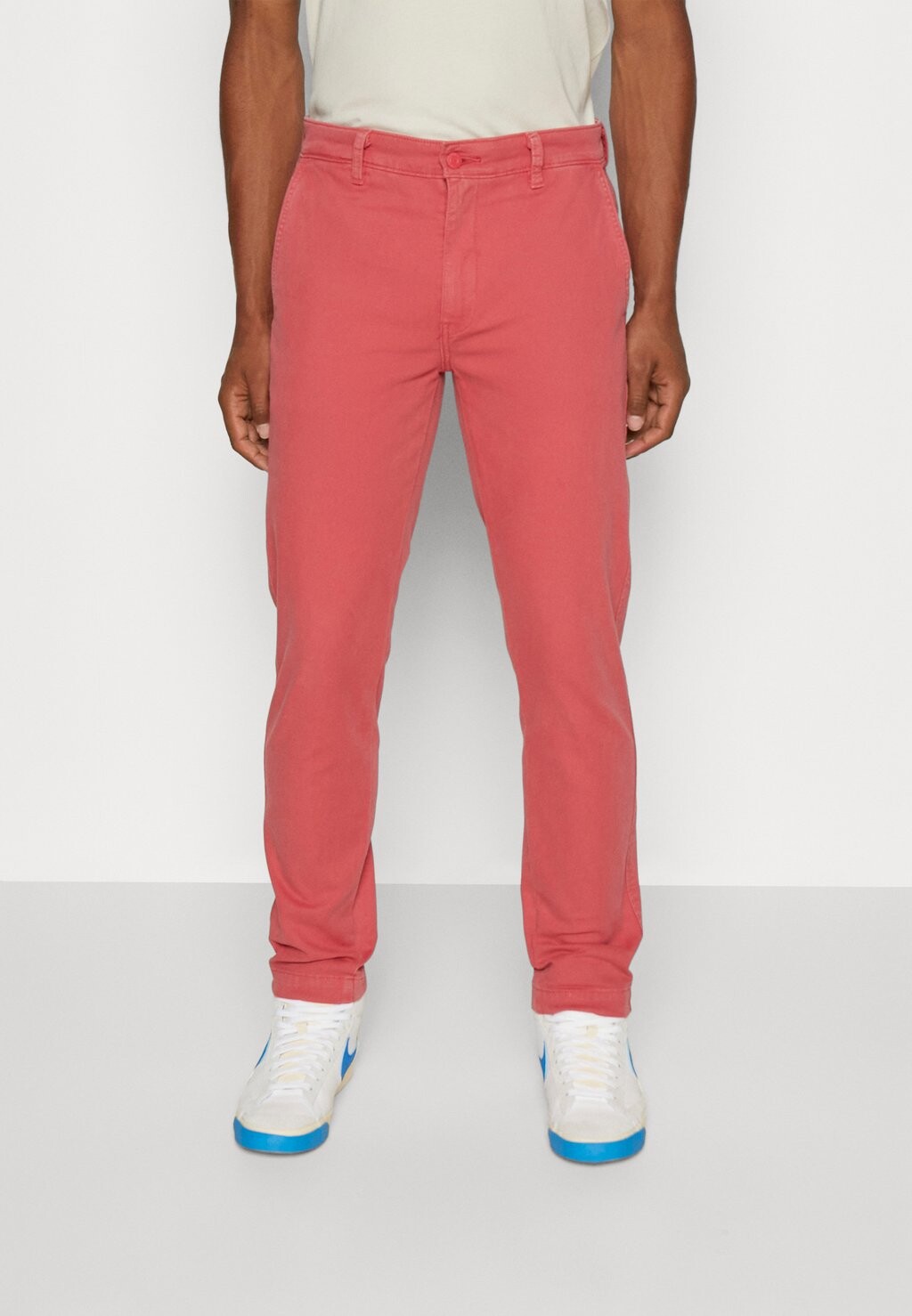 

Чиносы Xx Standard Levi's, красный