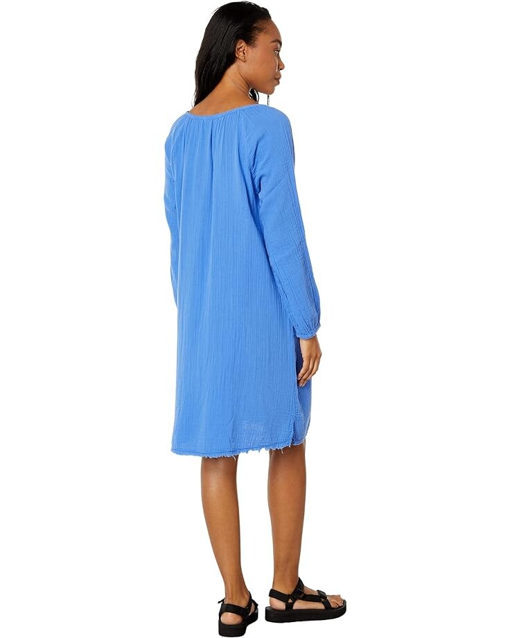 

Платье Mod-o-doc Double Layer Gauze 3/4 Shirred Sleeve Notch Neck Dress, цвет Capri Blue