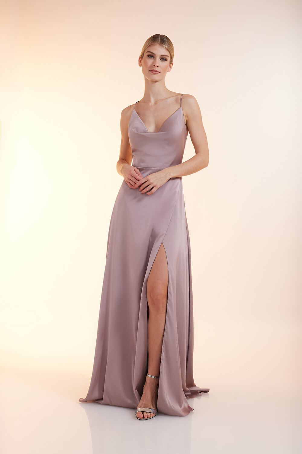 

Платье Unique Abend Silky Rose Dress, цвет Cloud