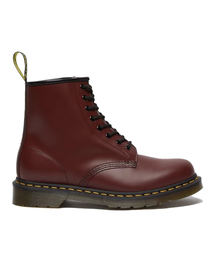 

Кожаные ботинки в классическом стиле. Dr. Martens, красный