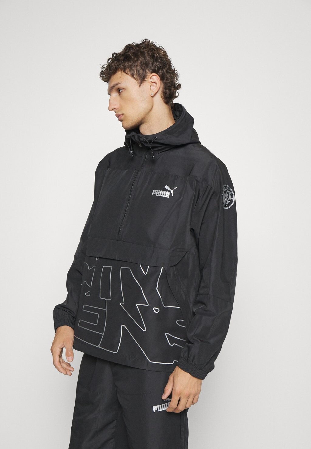 

Ветровка Puma КУРТКА С КАПЮШОНОМ MANCHESTER CITY, черный