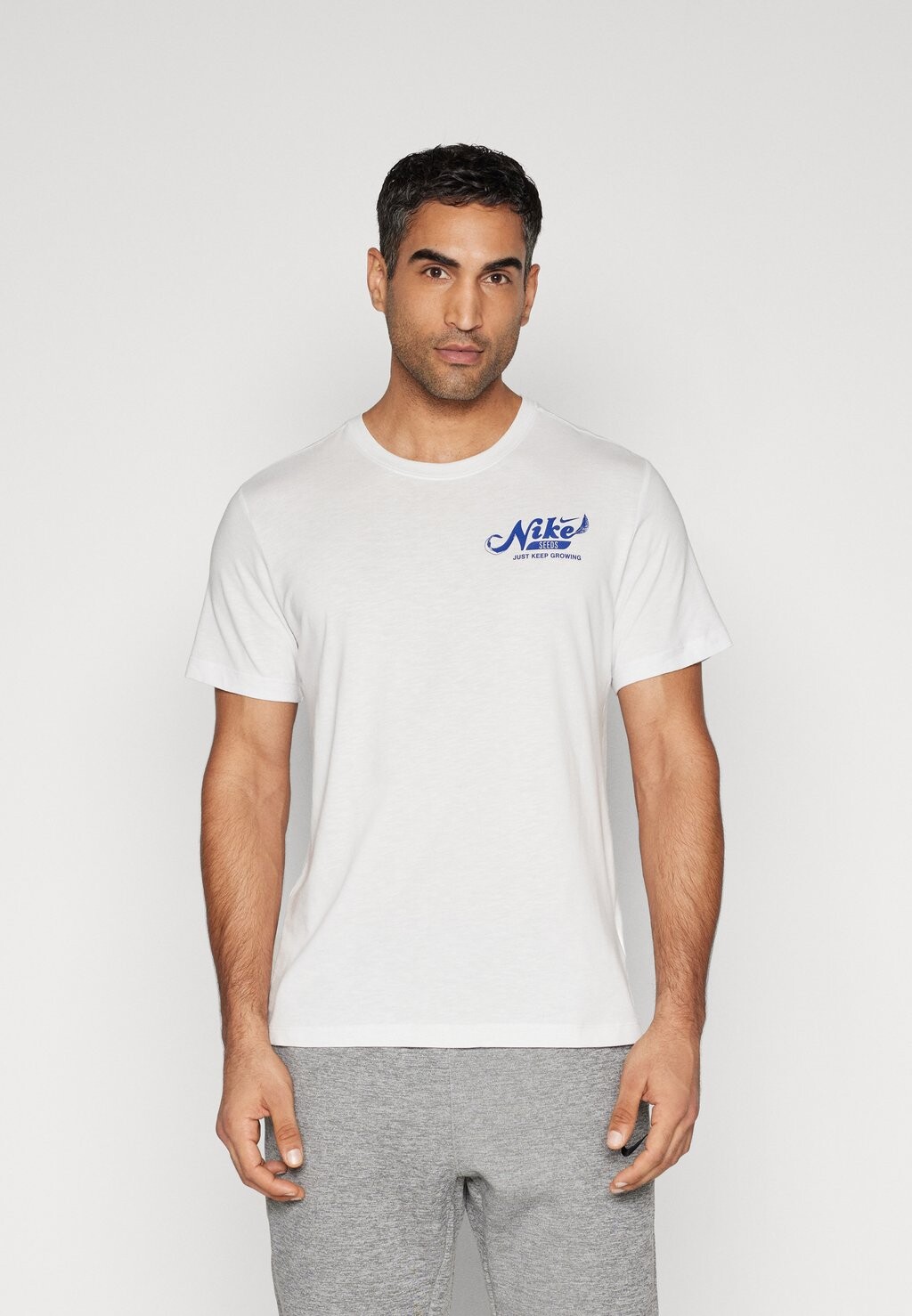 

Футболка с принтом Tee Slub Nike, цвет platinum tint