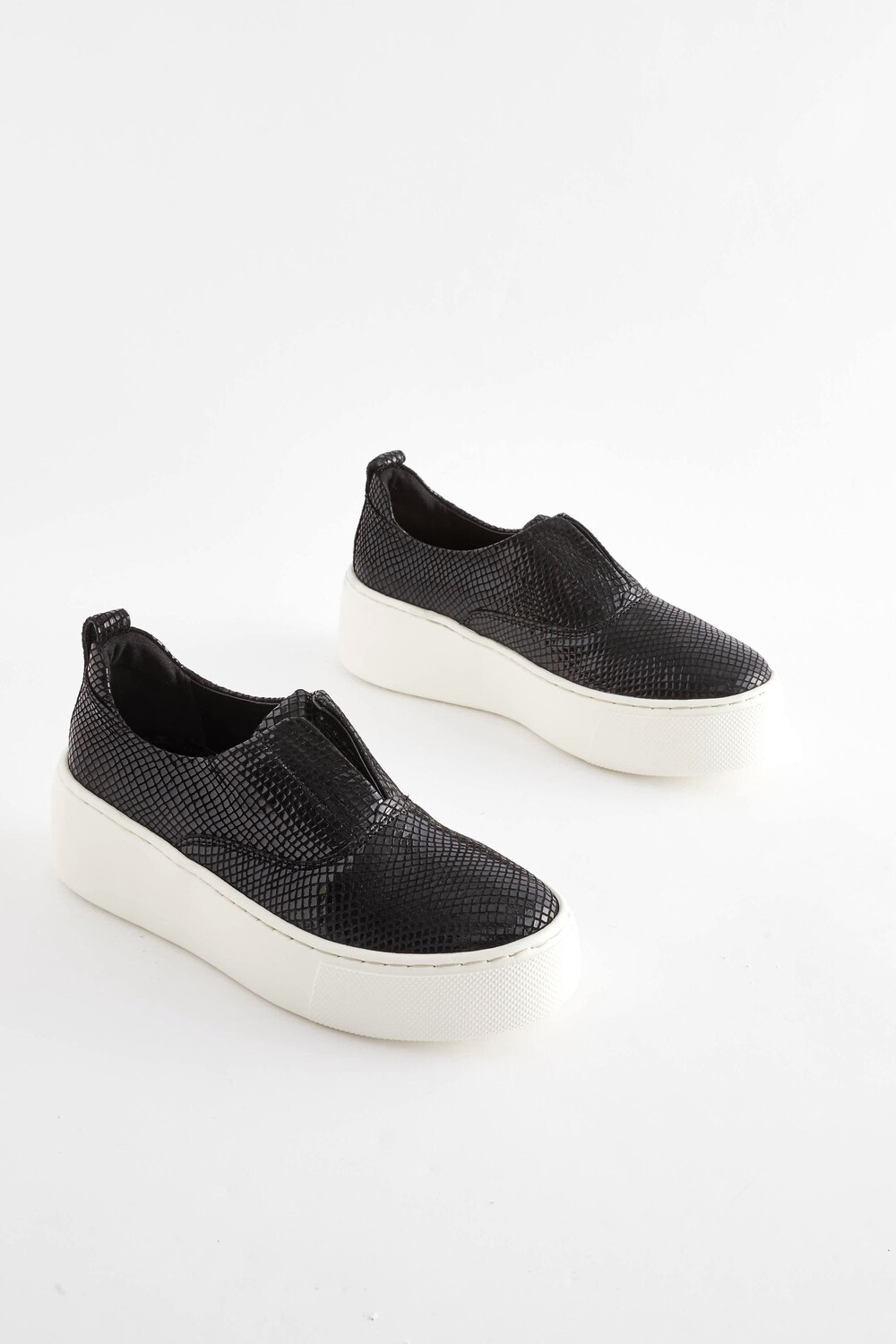 

Кожаные спортивные туфли на толстой платформе на танкетке Signature Forever Comfort Next, черный