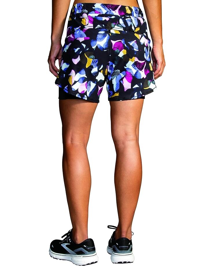

Шорты Brooks Chaser 5" 2-in-1 Shorts, цвет Fast Floral Print