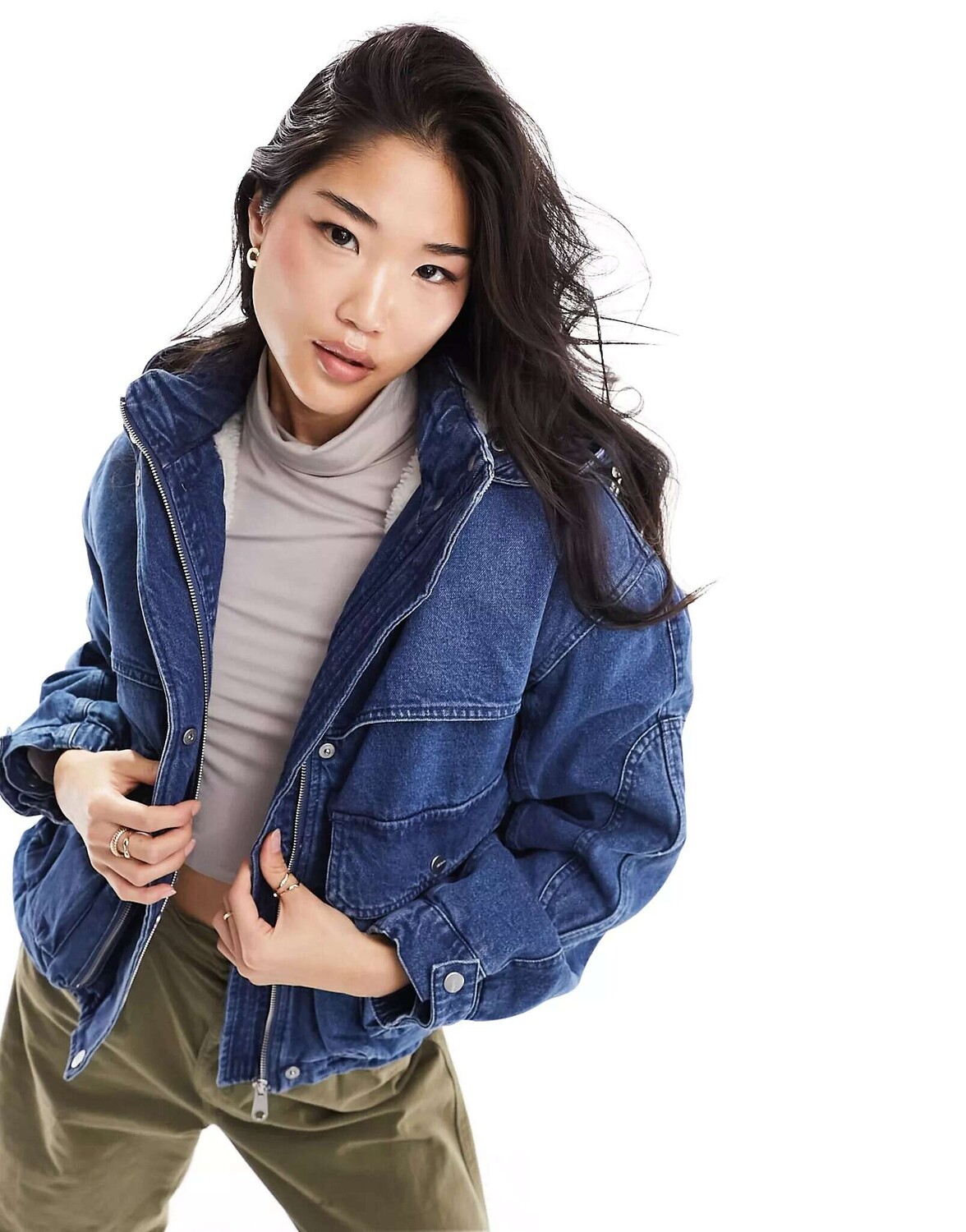 

Джинсовая куртка Bershka с капюшоном в стиле средней стирки