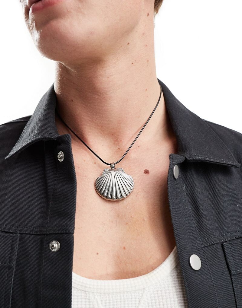 

Серебристое колье-шнур с подвеской-ракушкой ASOS DESIGN