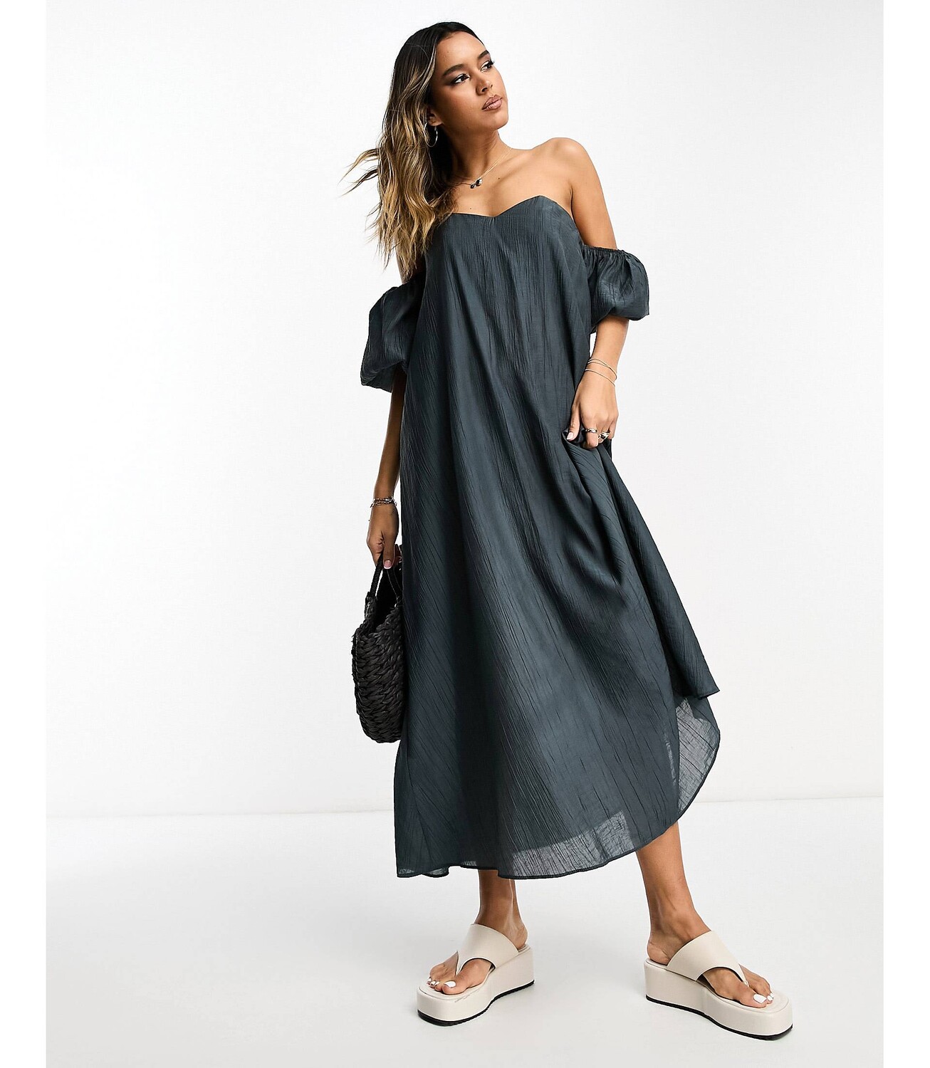 

Горчично-серое платье макси с мятой трапецией и рукавами ASOS DESIGN