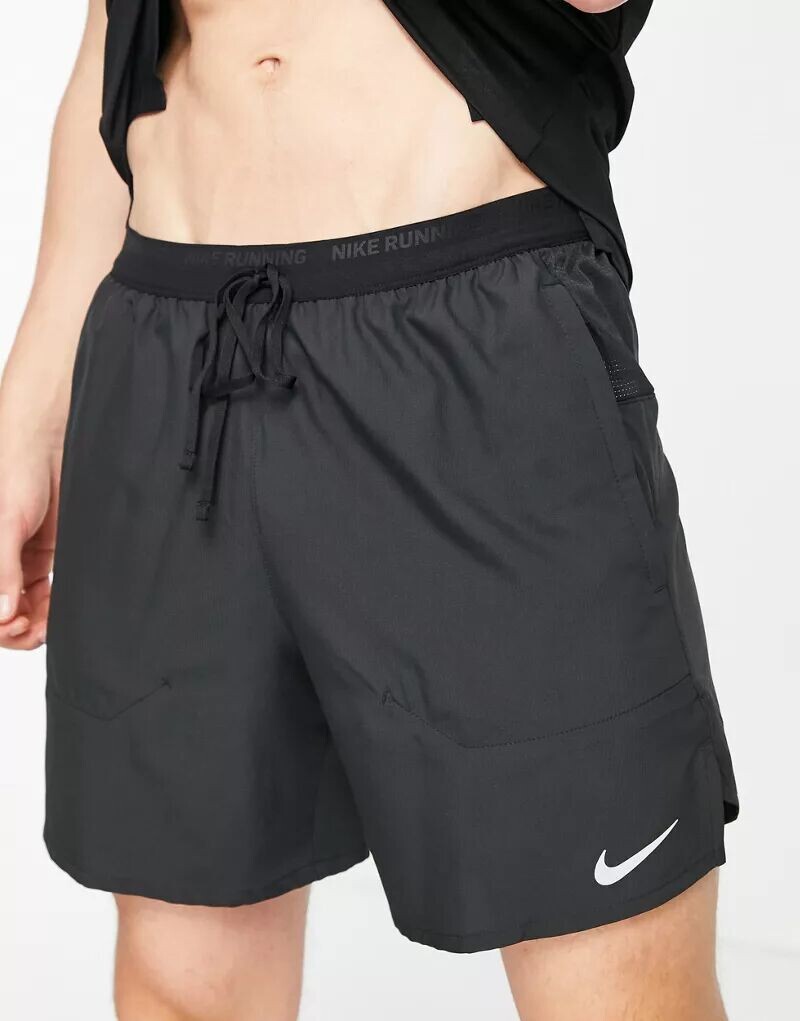 

Черные шорты 2-в-1 Nike Dri-FIT Stride