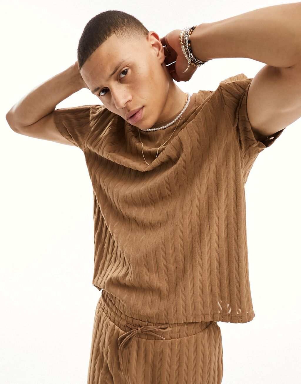 

Свободная футболка в коричневую текстурированную полоску ASOS DESIGN