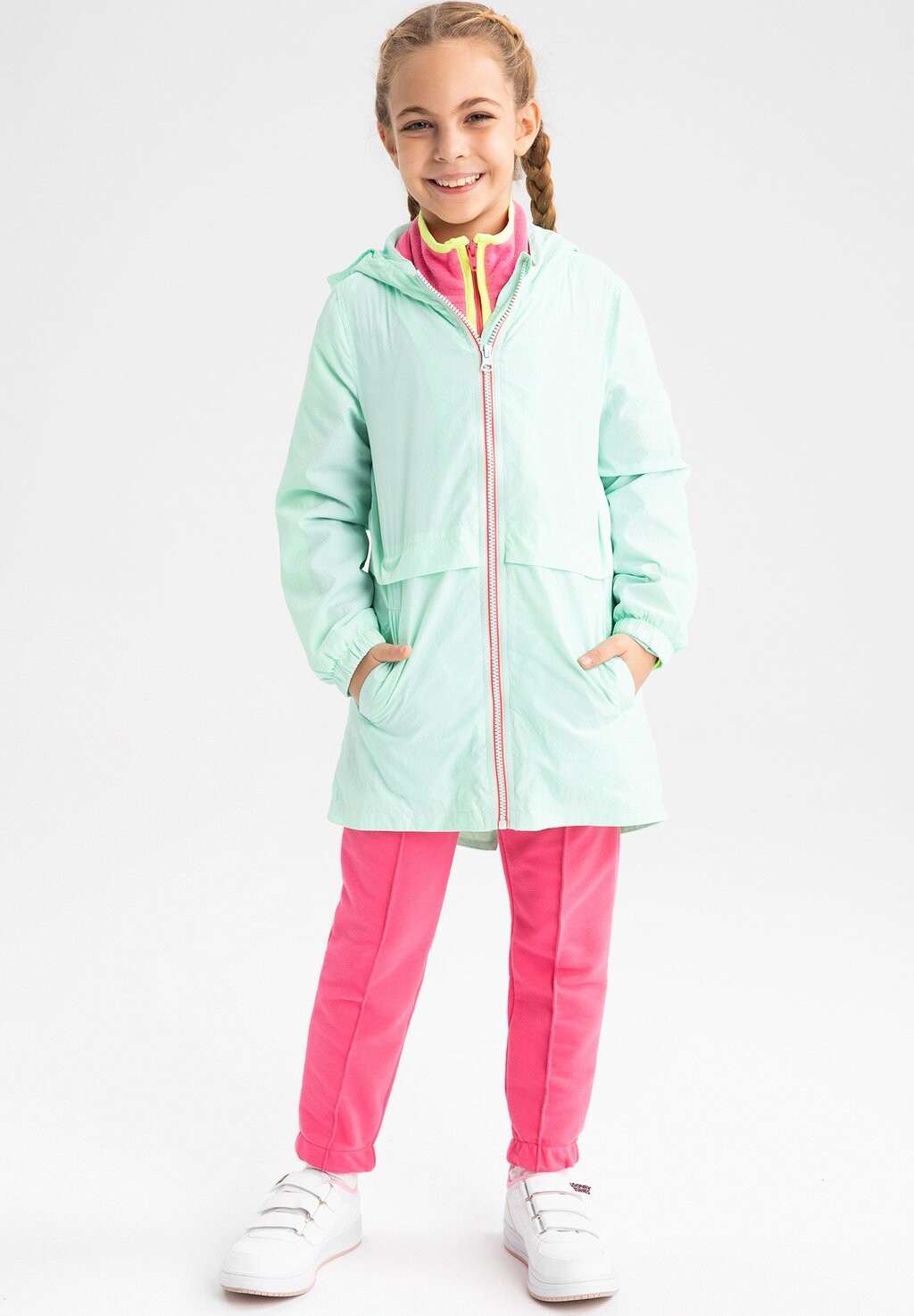 

Короткое пальто Regular Fit DeFacto, зеленый