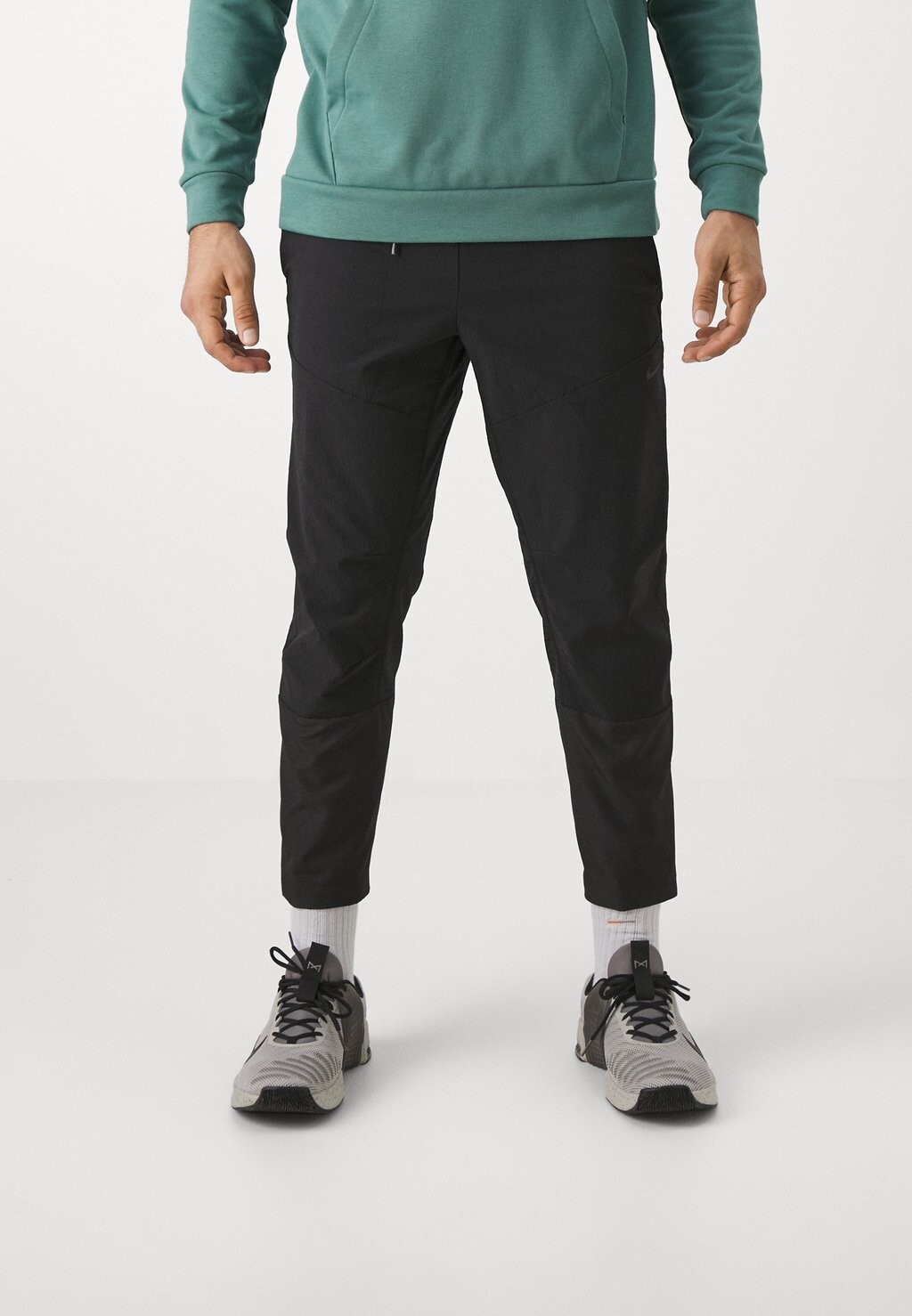 

Спортивные брюки Axis Pant Nike, черный