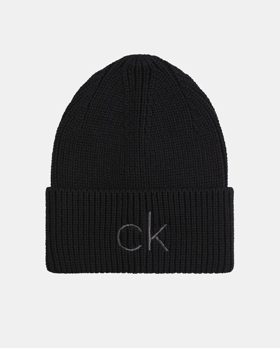 

Черная вязаная шапка с фирменными деталями Calvin Klein, черный