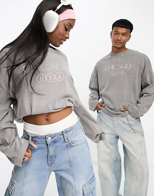 

Темно-угольная футболка оверсайз с длинными рукавами и принтом спереди ASOS DESIGN