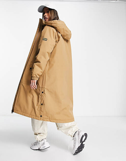 

Водонепроницаемое стеганое длинное пальто Barbour International Boundry из жженого золы