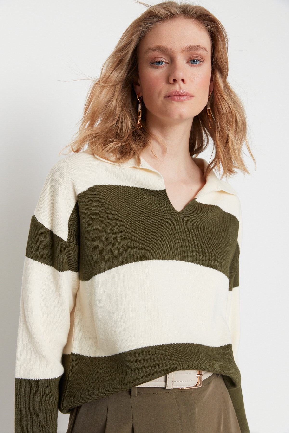 Свитер Trendyol, бежевый/зеленый свитер 10159126 зеленый s