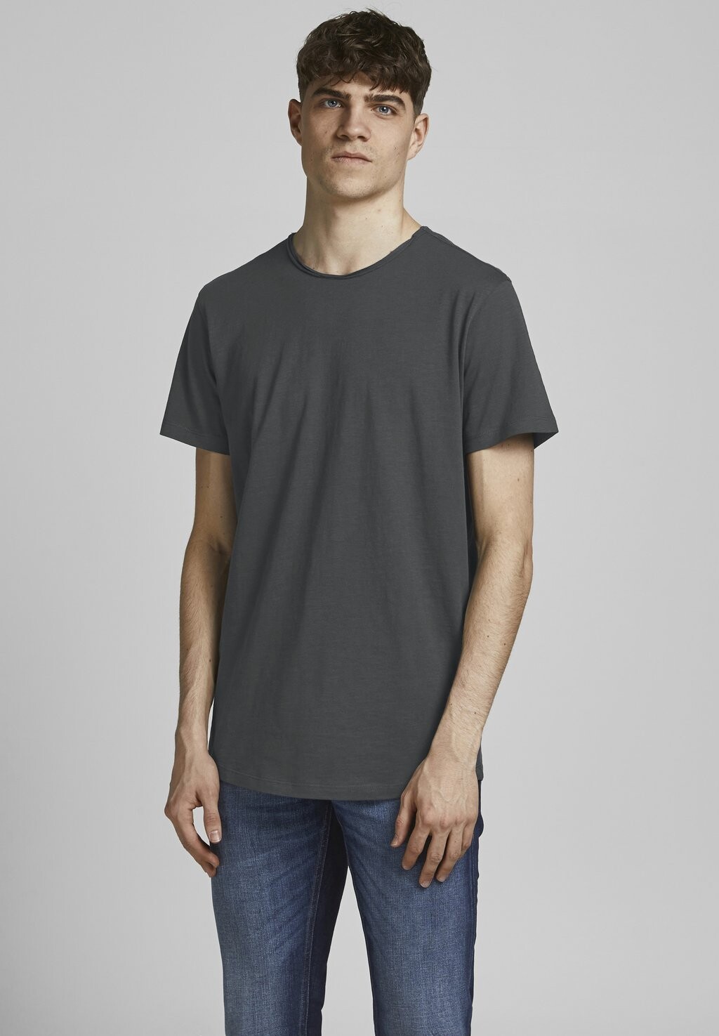 

Базовая футболка JJEBASHER TEE O NECK Jack & Jones, асфальт