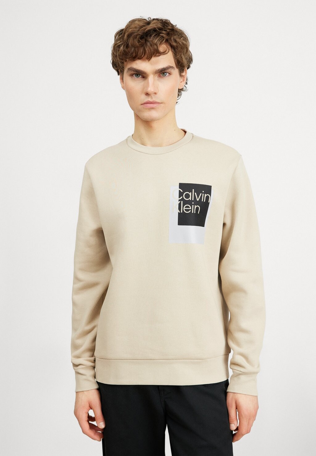 

Толстовка OVERLAY BOX LOGO Calvin Klein, цвет eucalyptus