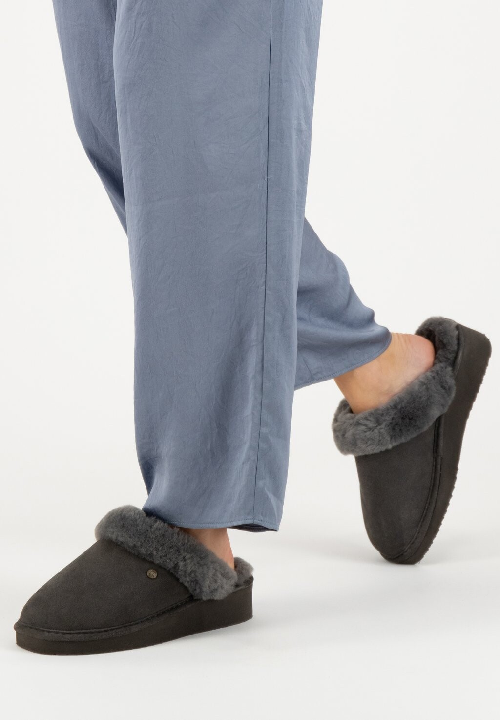 

Тапочки ALICE Warmbat Australia, цвет dark grey