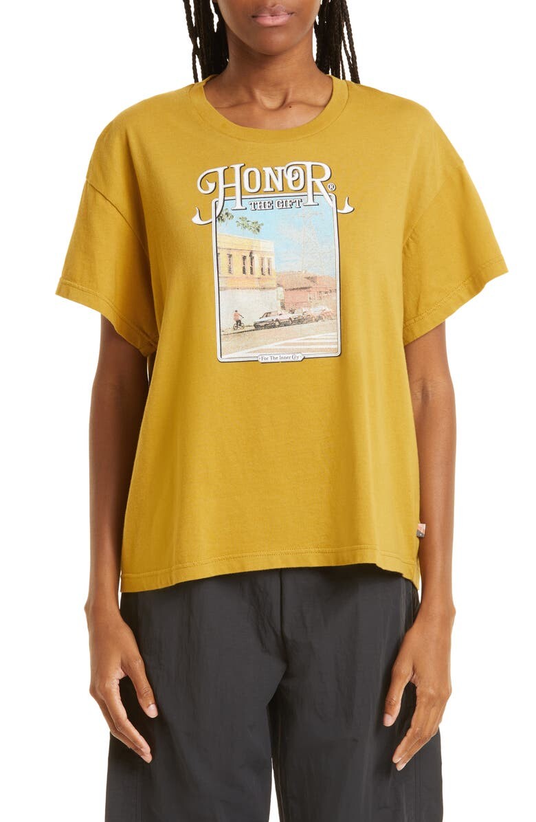 

Наша блочная графическая футболка HONOR THE GIFT