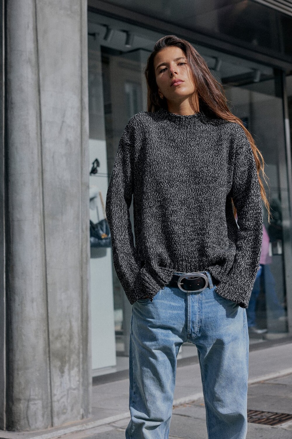 

Свитер из крученой пряжи с шлицей по краю ZARA, черный