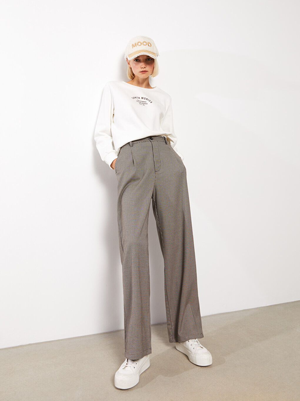 

Удобные женские брюки с рисунком LCW Casual, бежевый плед