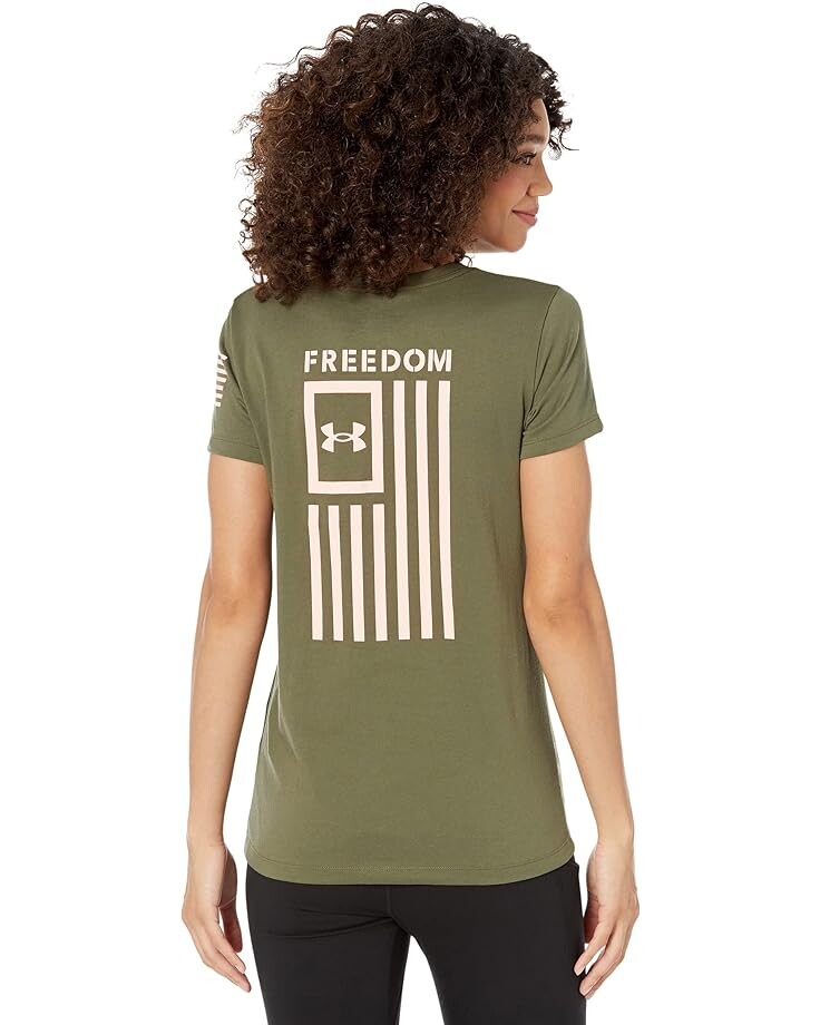 

Футболка Under Armour New Freedom Flag T-Shirt, цвет Marine OD Green/Pink Sands