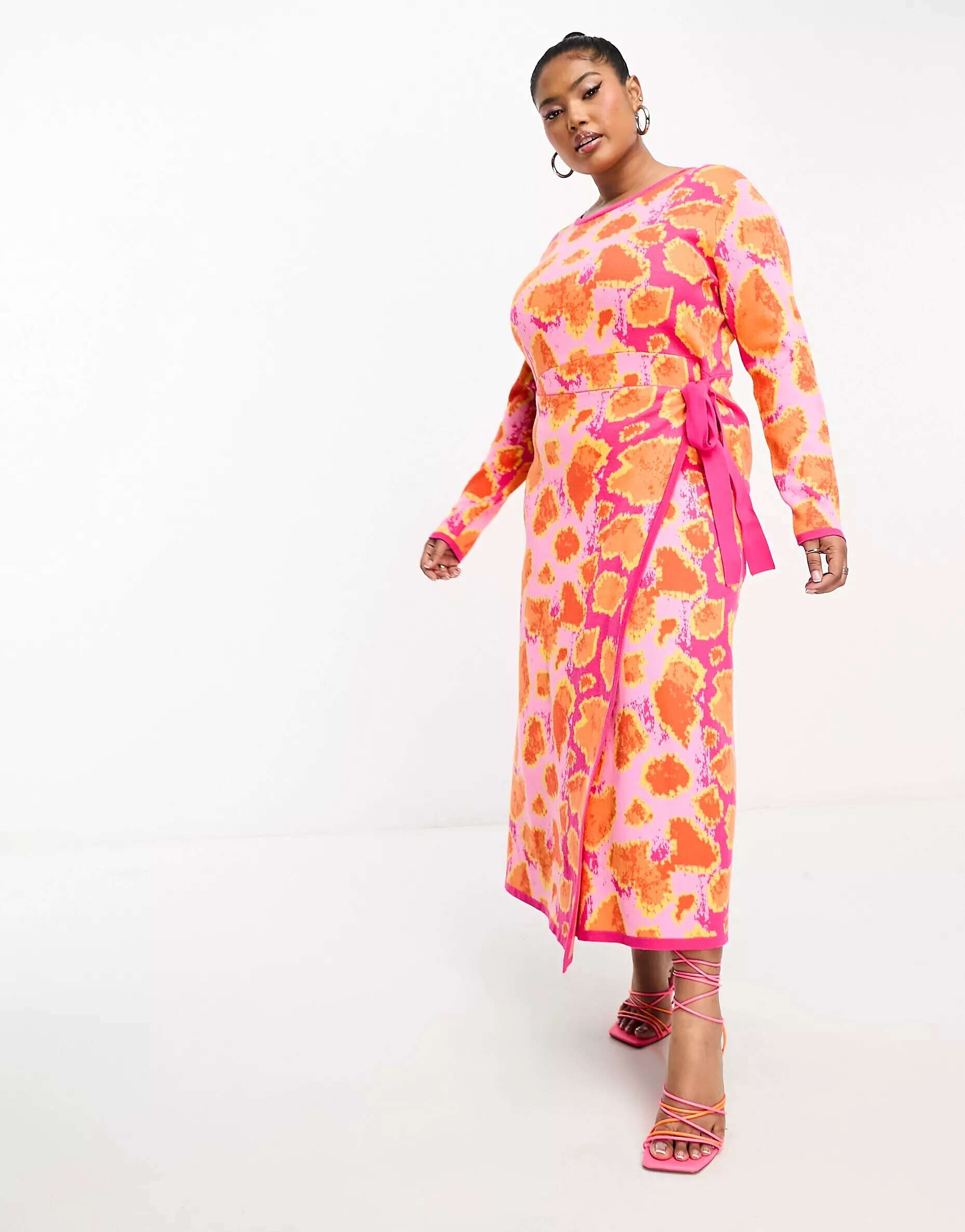 Трикотажное платье миди с запахом розового и оранжевого цвета с леопардовым принтом Never Fully Dressed Plus