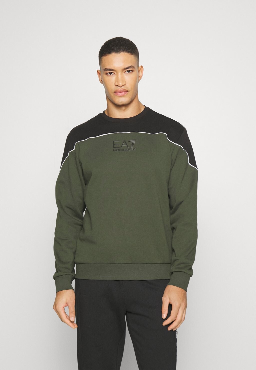 

Свитшот EA7 Emporio Armani, темно-зеленый