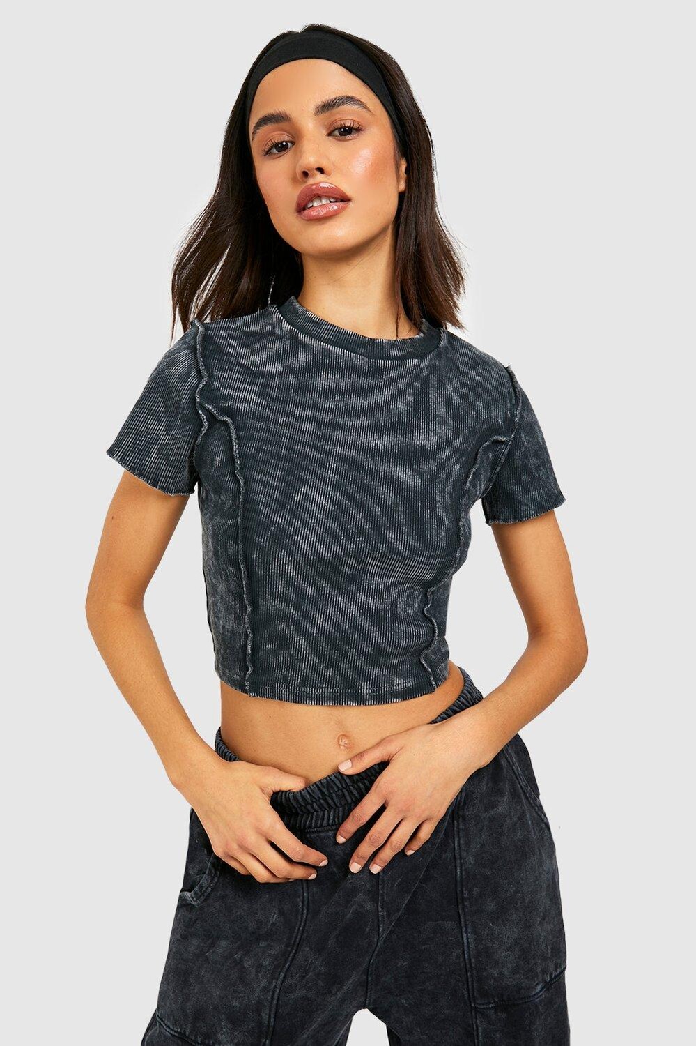

Укороченная футболка с открытыми швами Boohoo, угольный