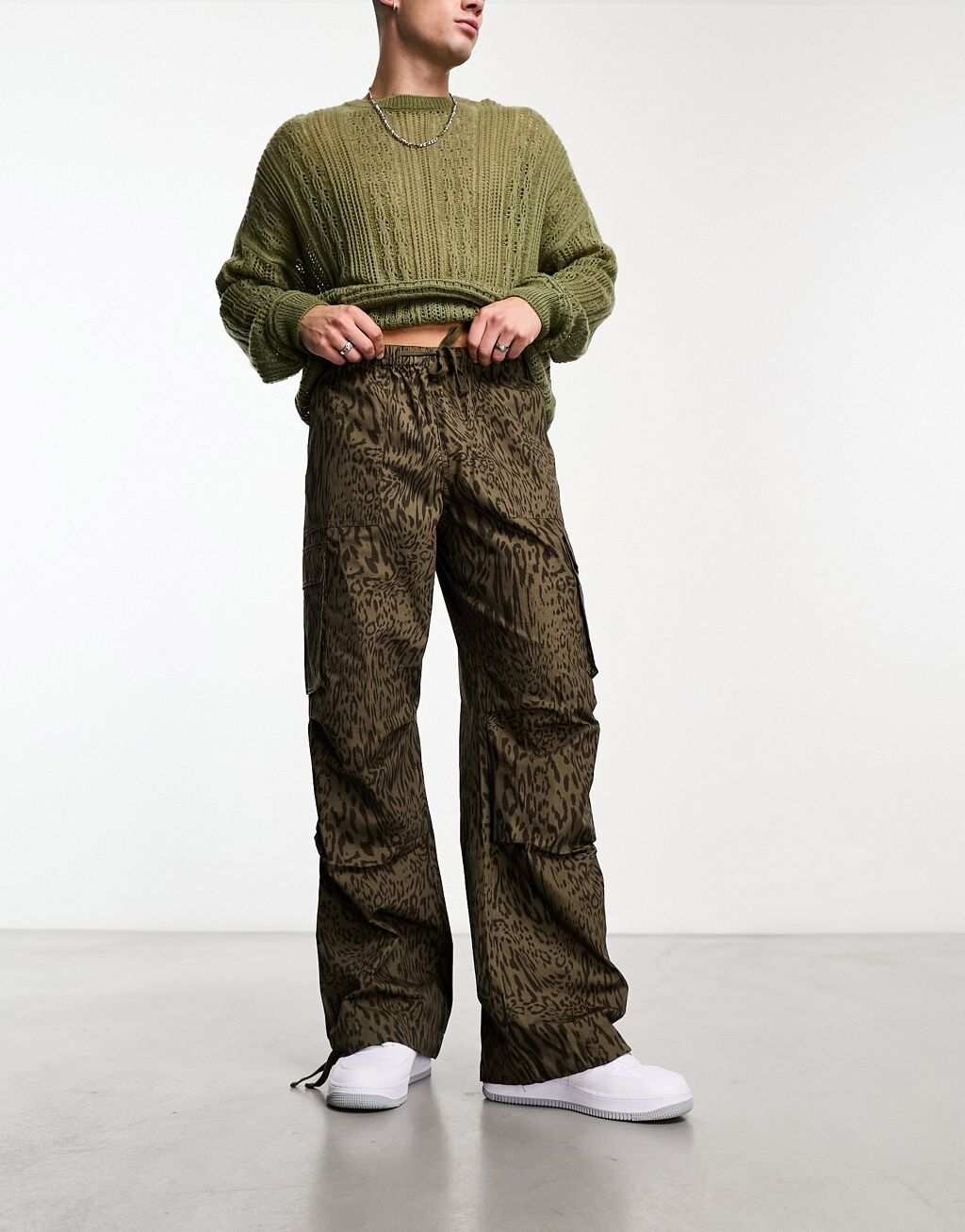 

Широкие брюки карго с анималистическим принтом ASOS DESIGN