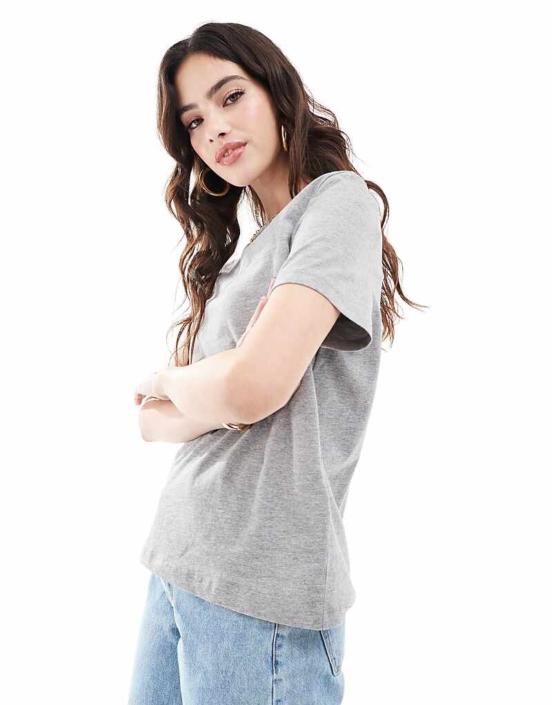 

Светло-серая футболка Vero Moda