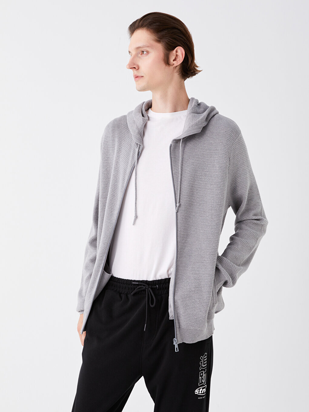 

Мужской трикотажный кардиган с капюшоном и длинными рукавами LCW Casual, серый меланж