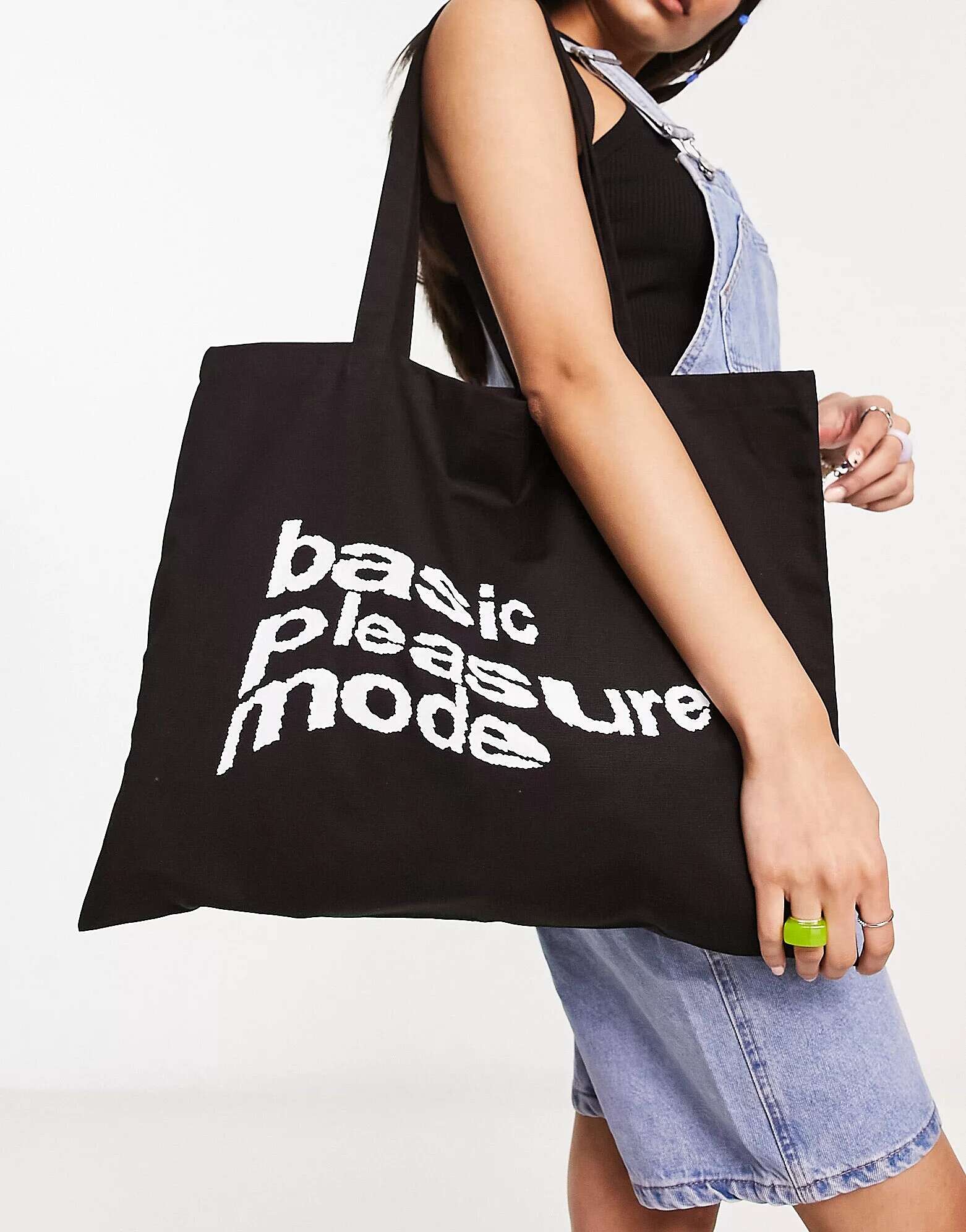 цена Черная большая сумка-тоут из холщовой ткани с волнистым логотипом Basic Pleasure Mode